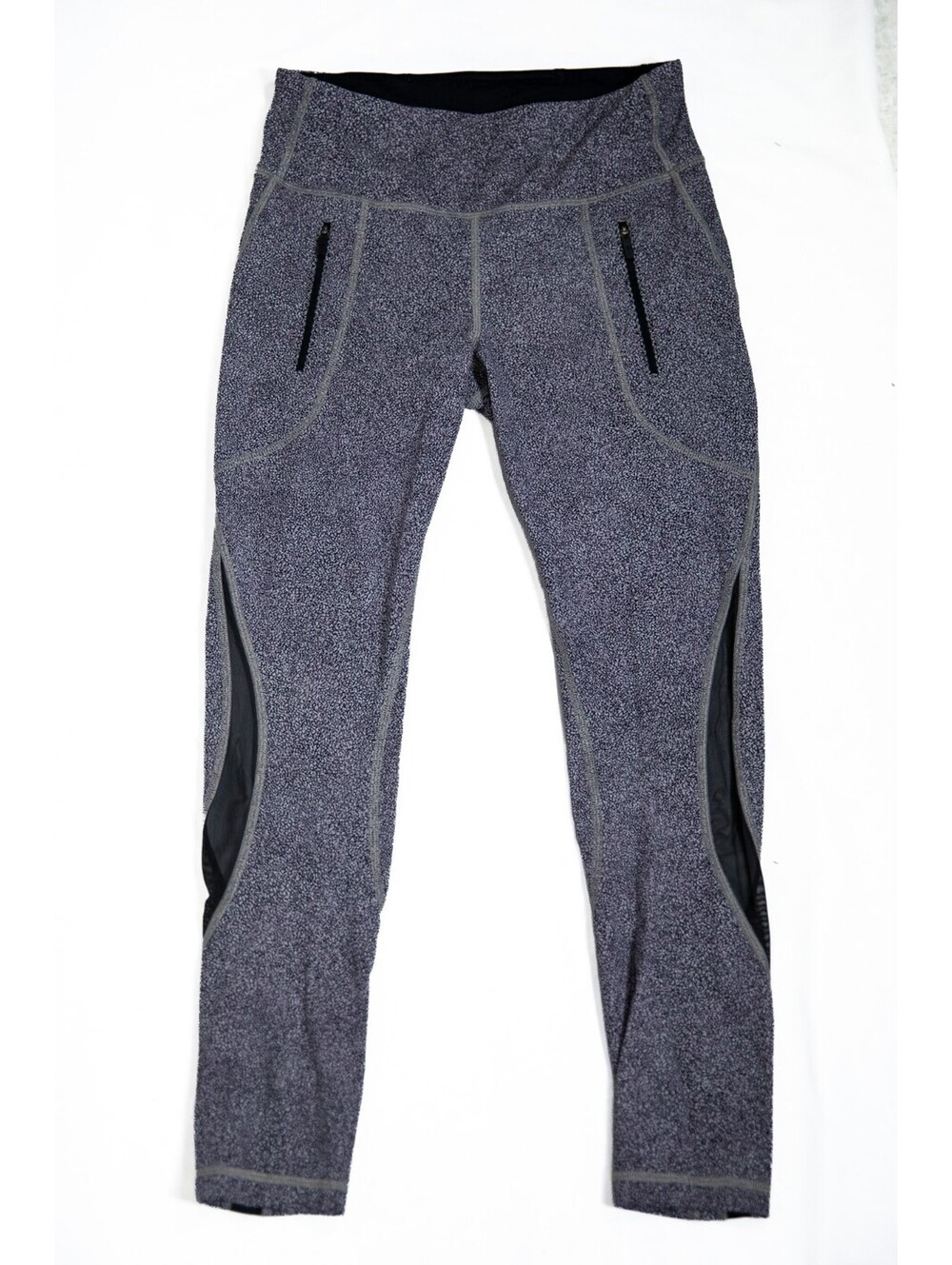 Lululemon Invigorate Black and White Leggings with Zipped pockets - Size 4